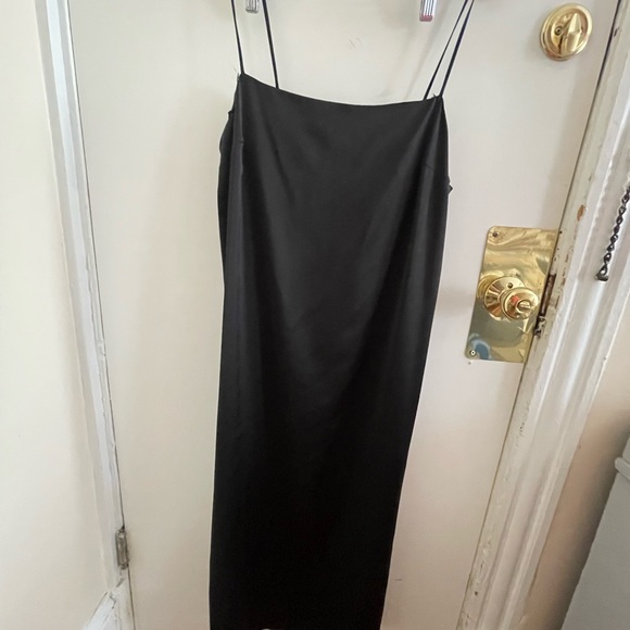 H&M Elegant Black Garment - Picture 1 of 3
